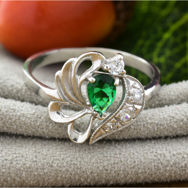 Кольцо серебряное женское П1068 вставка зелёный фианит