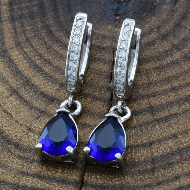 Срібні сережки Елегантність розмір 25х9 мм вставка сині фіаніти вага 3.0 г
