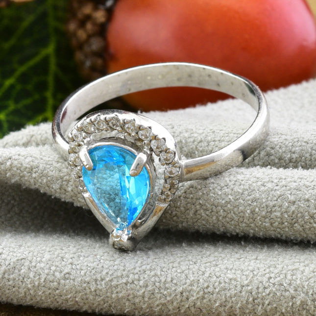 Кольцо серебряное женское Лана вставка голубой фианит