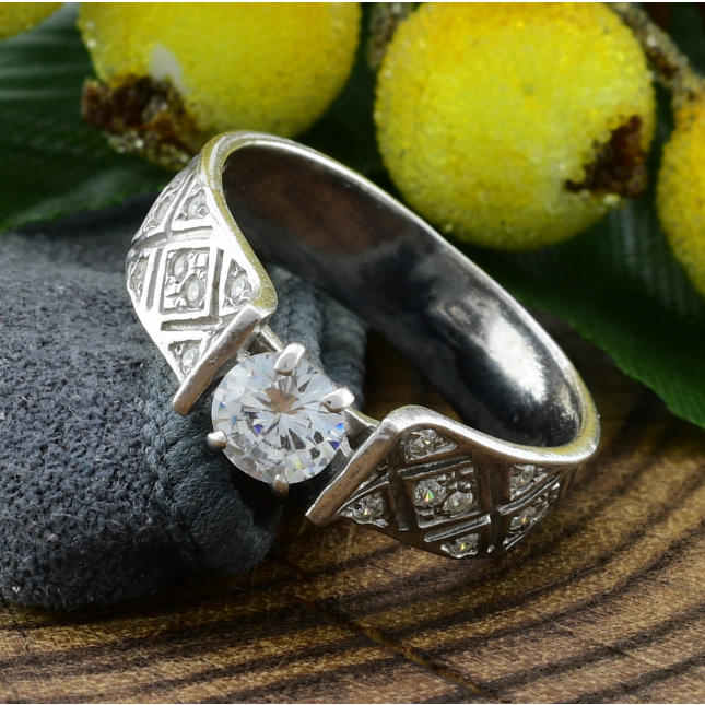 Кольцо серебряное женское Алмазное вставка белые фианиты