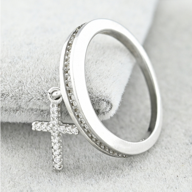 Кольцо серебряное женское ТК9747р17расп криво вставлен камень размер 17 вставка белые фианиты вес 2.6 г